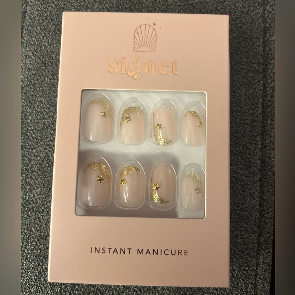 NEW Signet 24 Nail Gold Star Instant Manicure